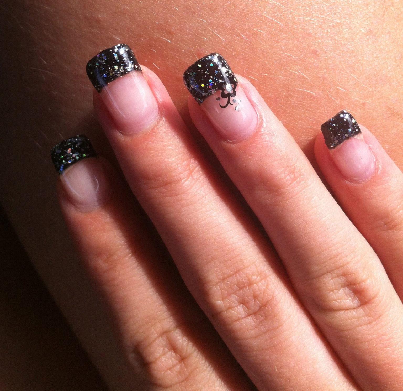 Zeigt her eure Nägel! Meine Erfahrung mit Gelnägeln Naildesign black