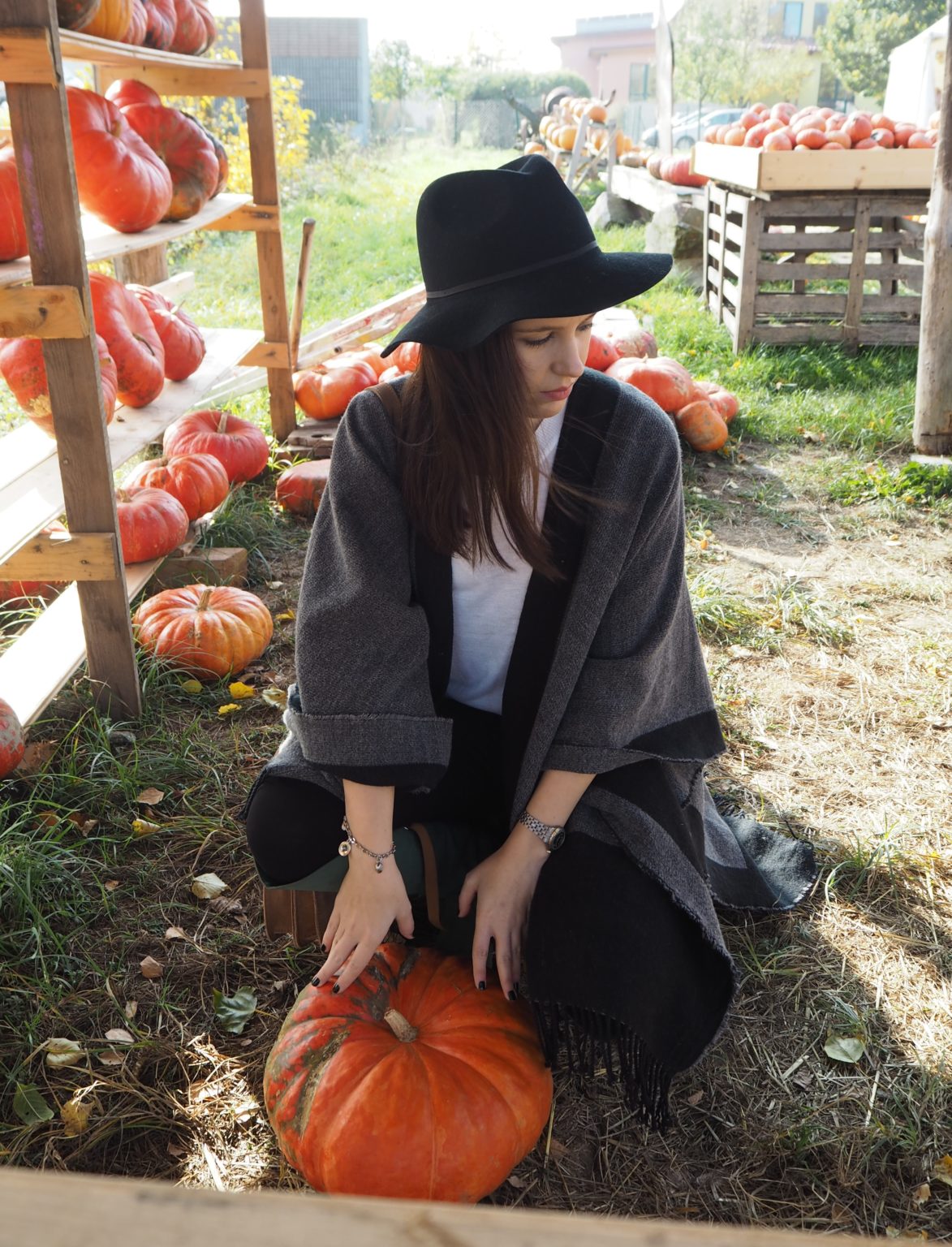 Classy Poncho Outfit Outfitpost Poncho Kürbisranch 1