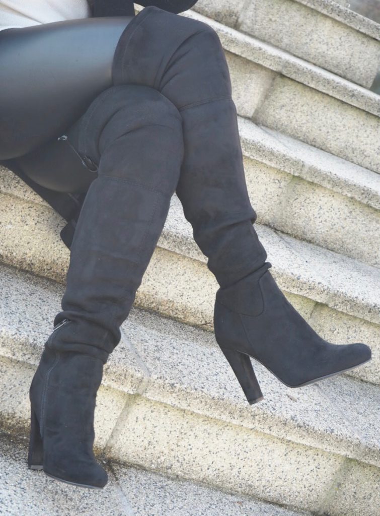 Buffalo Overknee Stiefel in schwarz Verlourslederoptik Outfit 