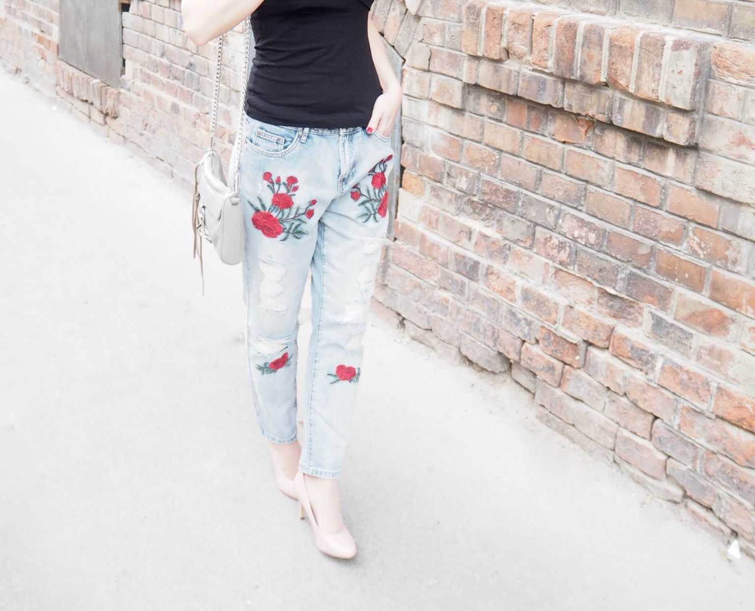 Outfit bestickte Boyfriendjeans