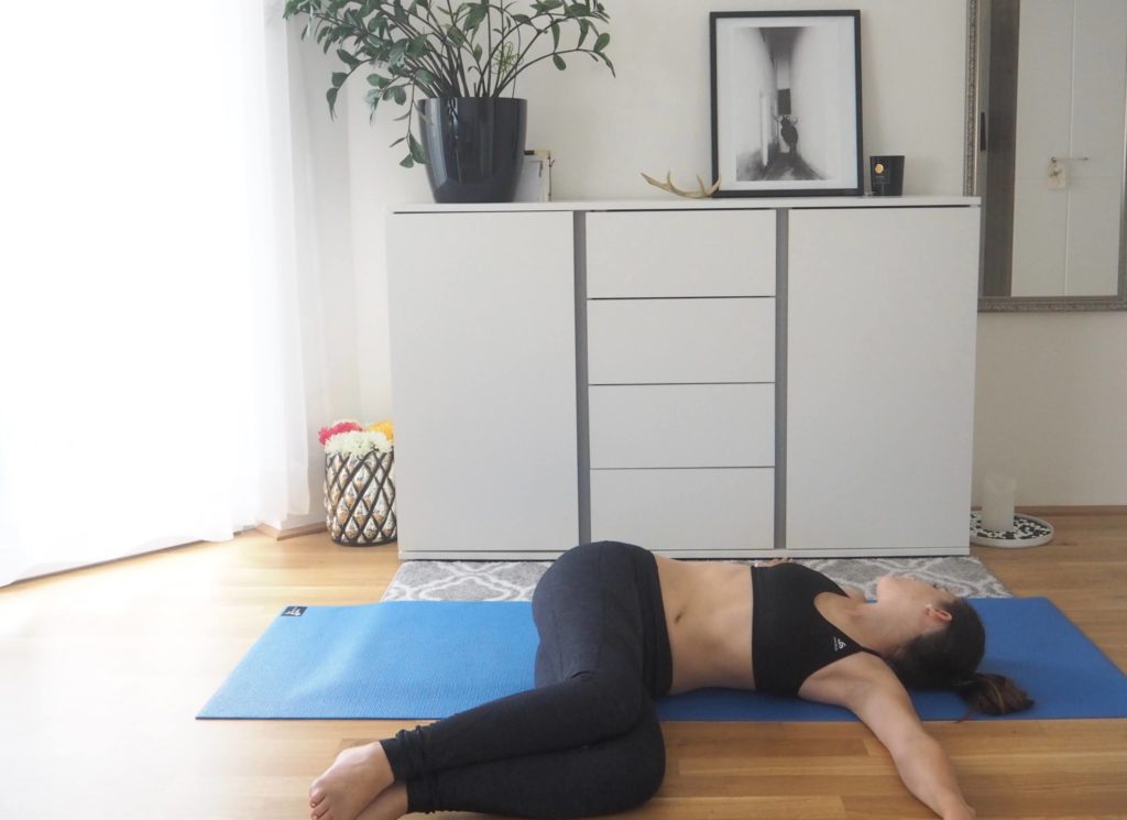 einfache Drehnung Yoga