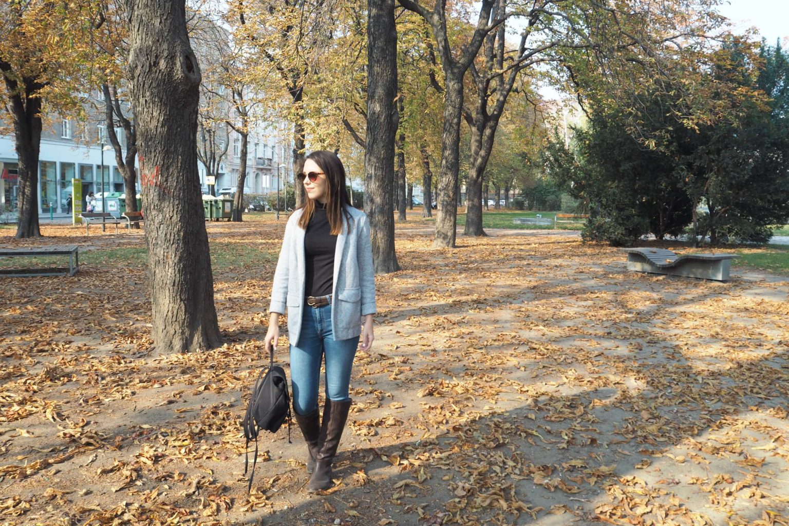 Allrounder Blazer! Herbstoutfit mit Blazer: One Trend – Different Styles Herbstoutfit mit Stoffblazer und Stiefel