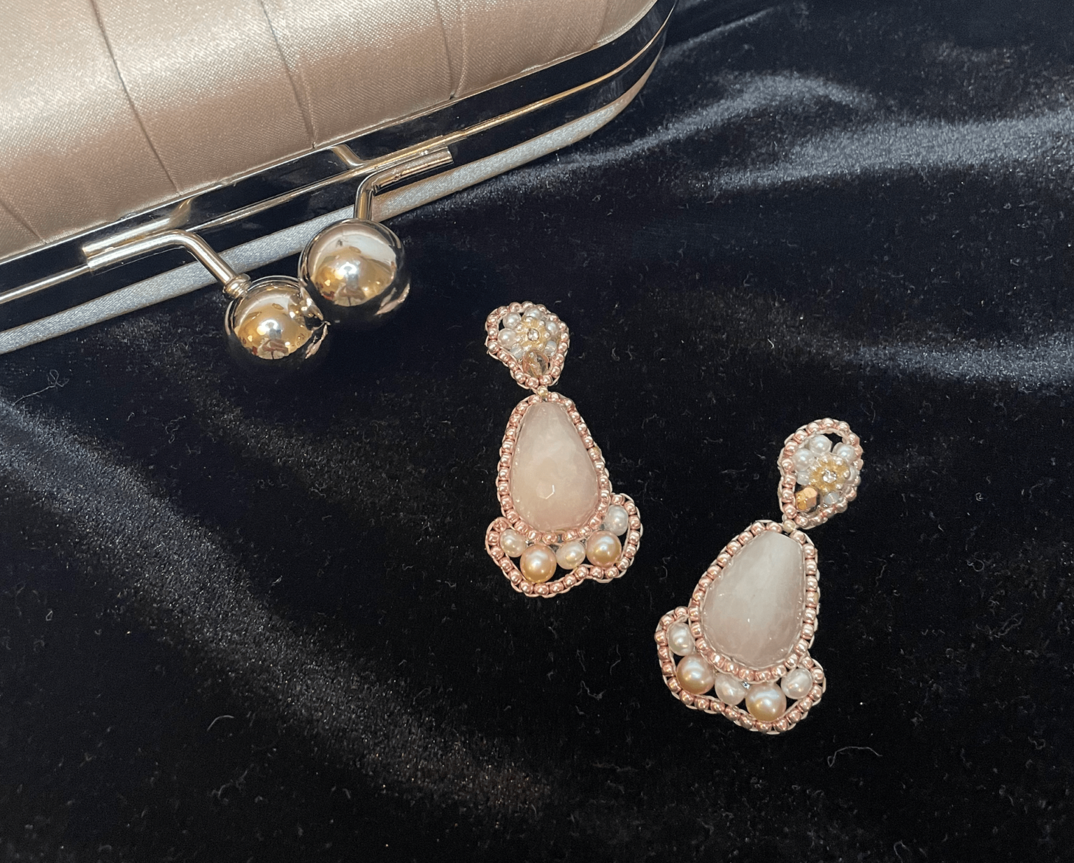 Ready for New Years Eve mit den luxuriösen und handgefertigten Schmuckstücken von MASCHALINA Maschalina Vienna Sundowner Earrings